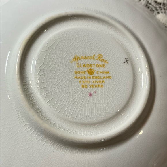 Apricot Rose Gladstone Teacup and Saucer - Picture 4 of 5